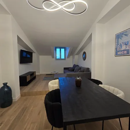 Centre Apartment *